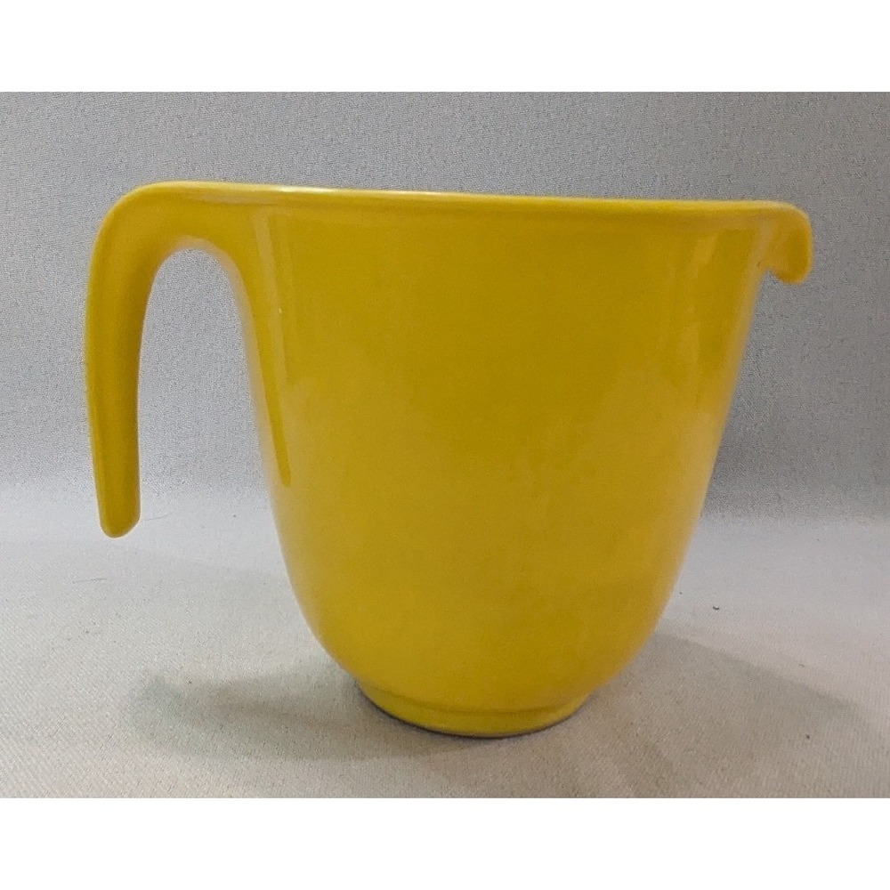 Rubbermaid Batter Bowl Vintage Yellow Melamine Plastic Pour Spout Open Handle